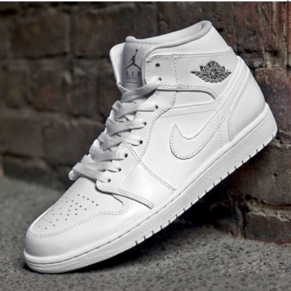 Jordan retro 1 mid all white 10.5
